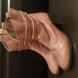 Arturo Chiang Boots, women's size 8M, light brown.